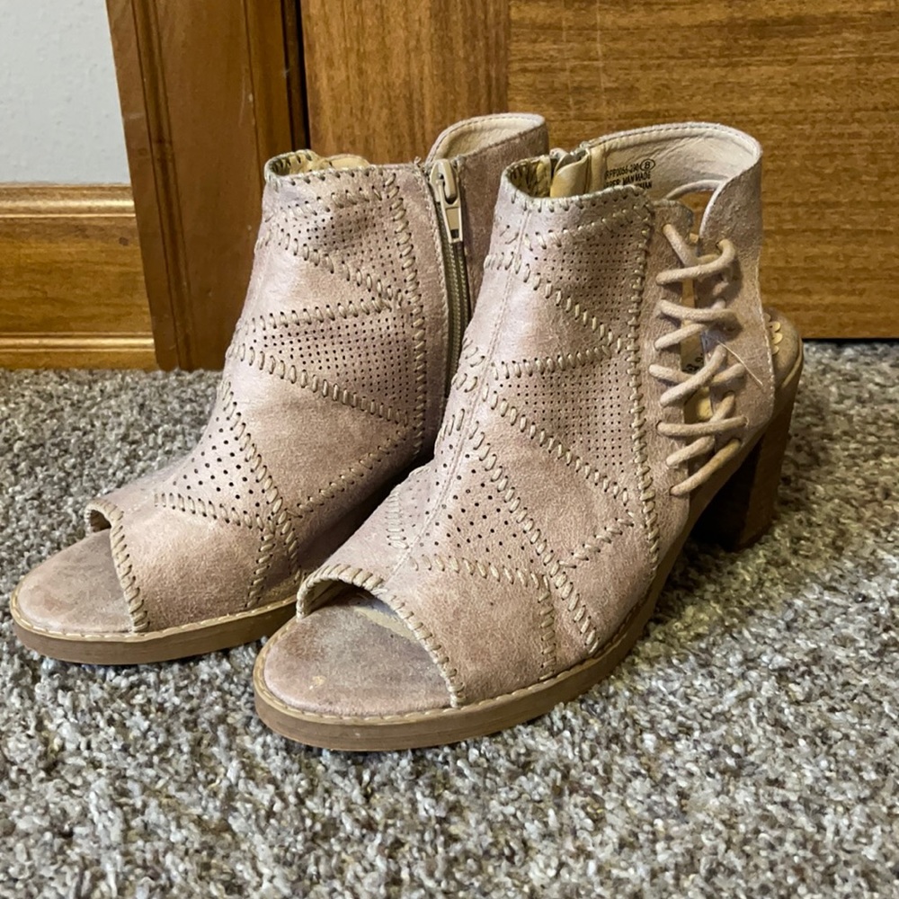 women’s sandals